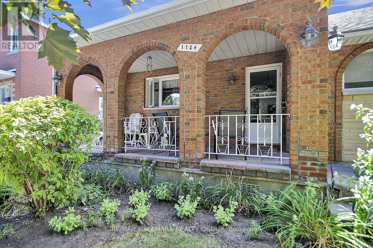 Covered front Veranda