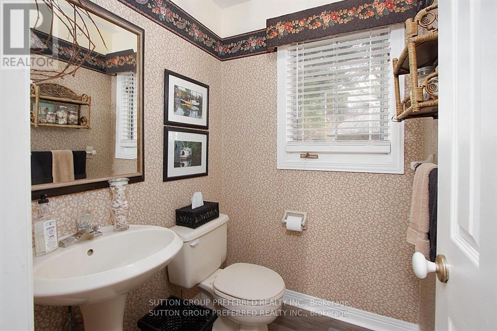 Photo 24 of 63 Wheeler Court, Thames Centre ON