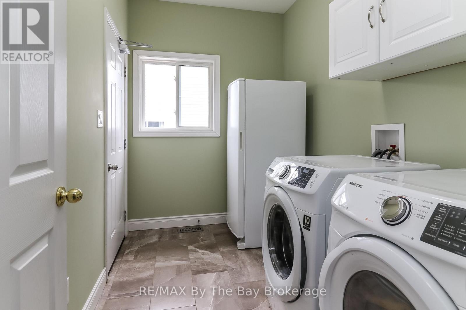 Photo 10 of 37 Wesley Avenue, Wasaga Beach ON