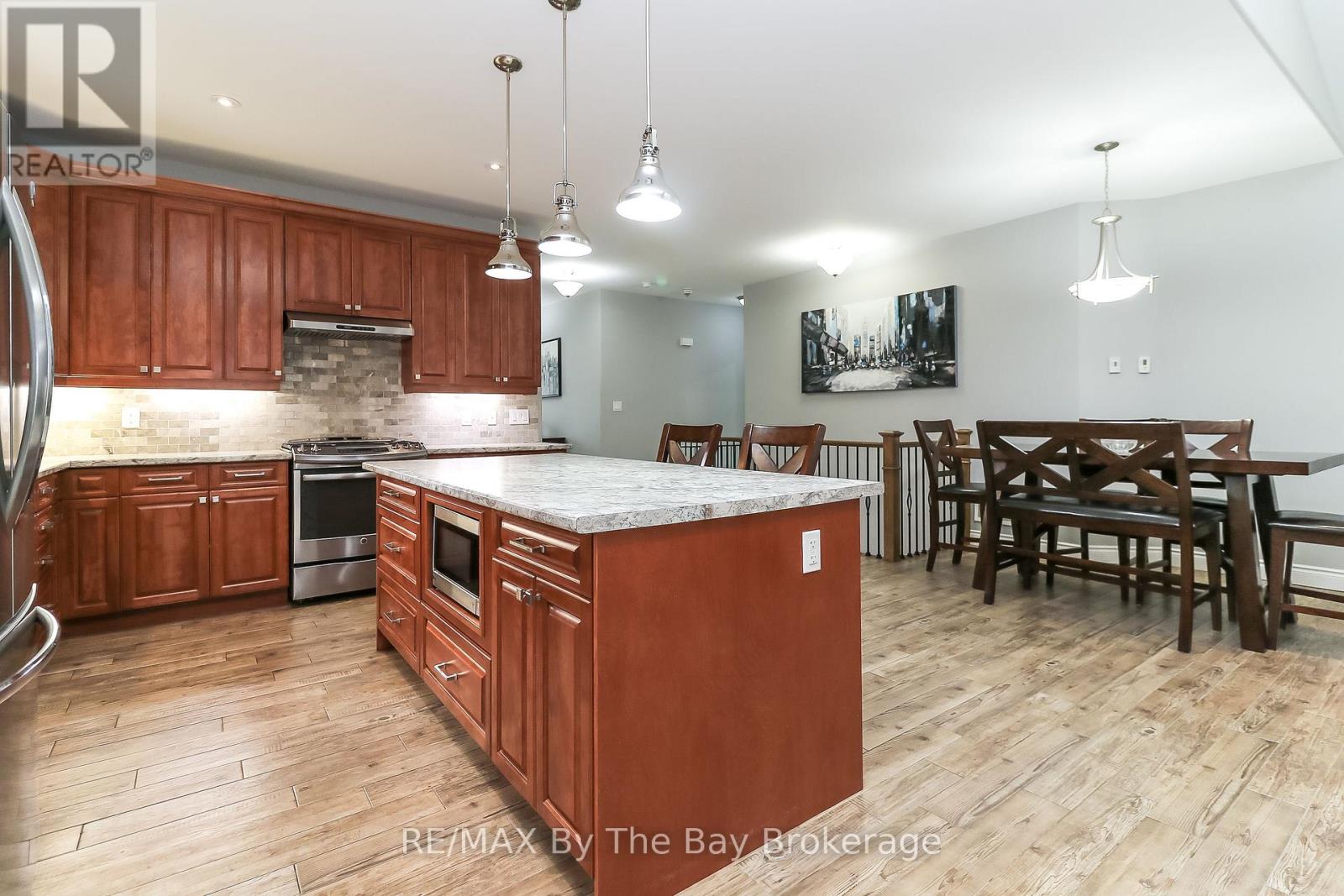 Photo 12 of 37 Wesley Avenue, Wasaga Beach ON