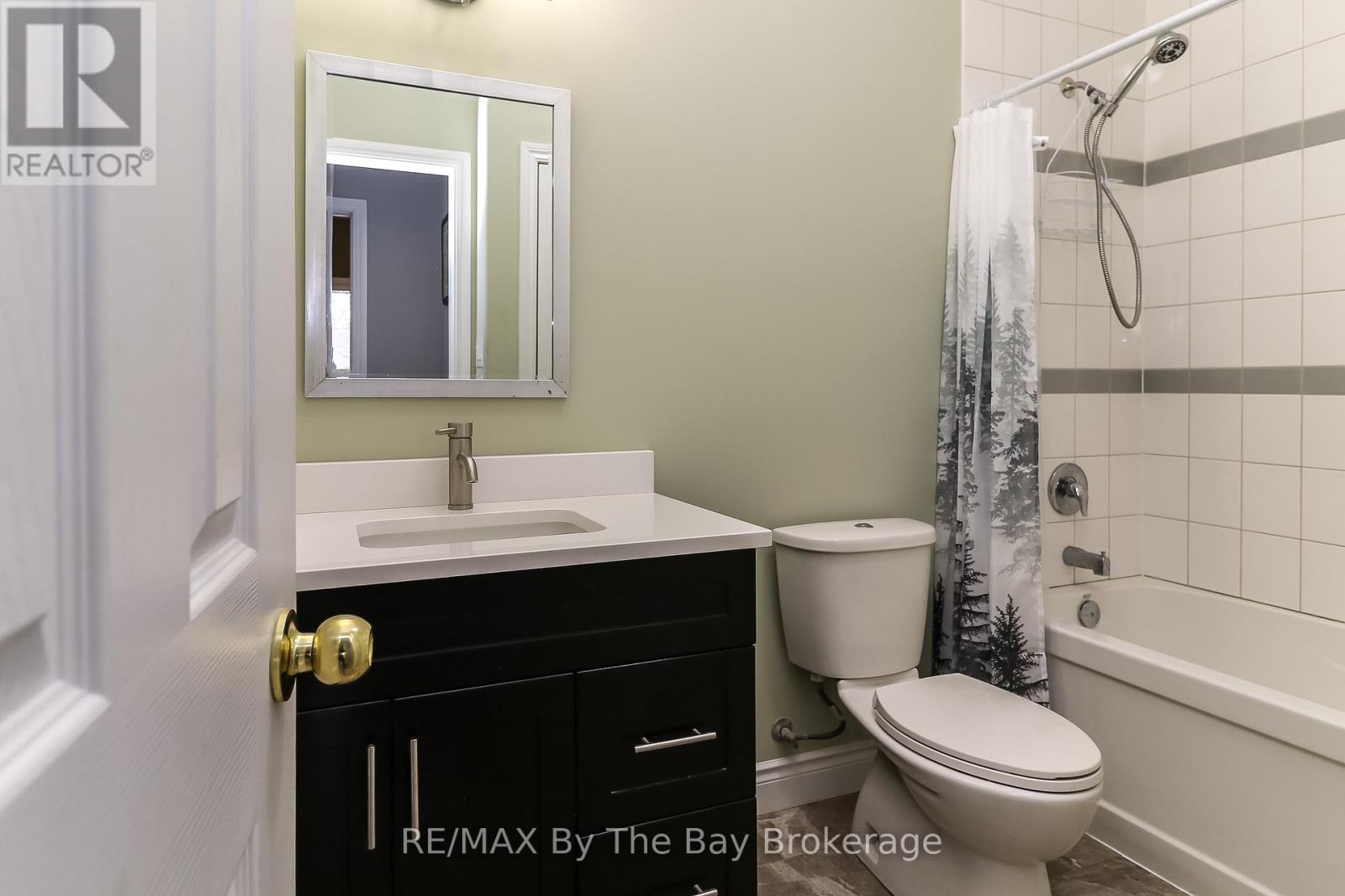 Photo 19 of 37 Wesley Avenue, Wasaga Beach ON