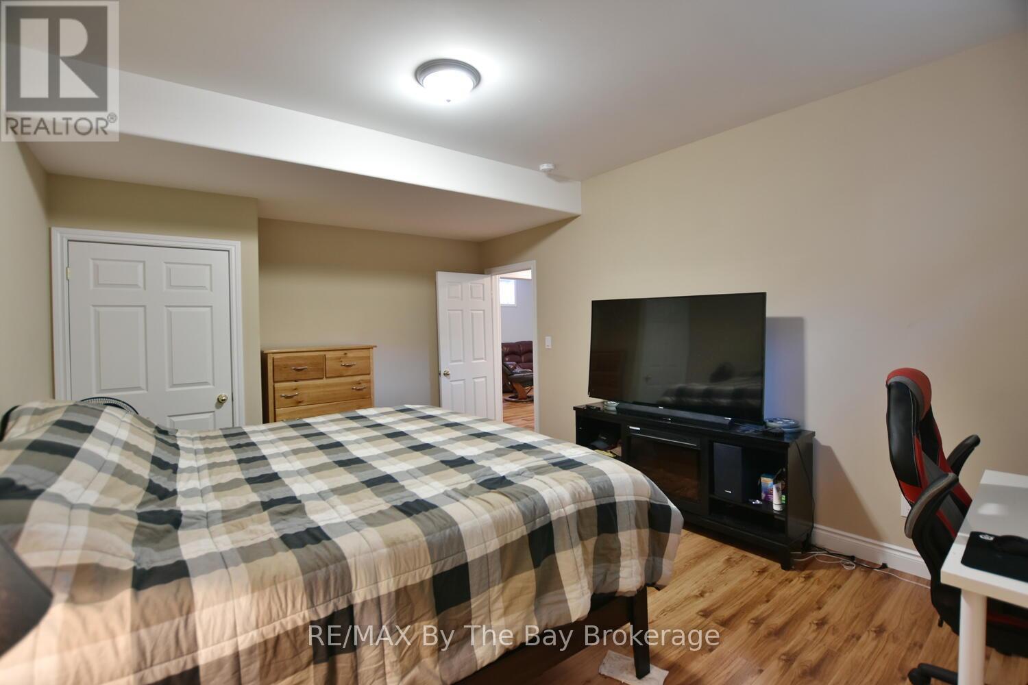 Photo 23 of 37 Wesley Avenue, Wasaga Beach ON