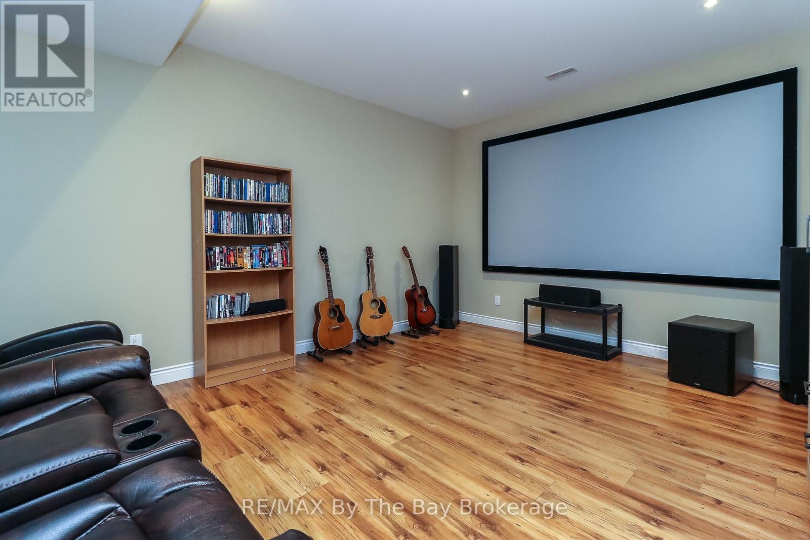 Photo 26 of 37 Wesley Avenue, Wasaga Beach ON