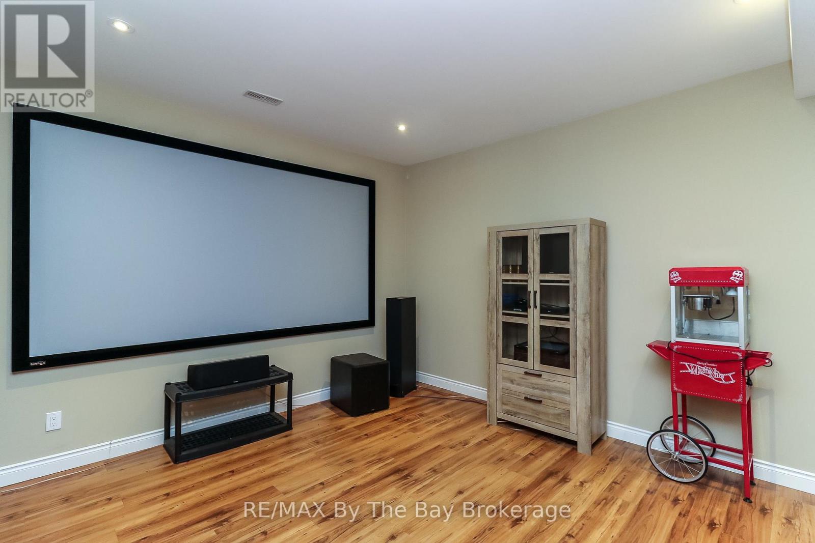 Photo 27 of 37 Wesley Avenue, Wasaga Beach ON