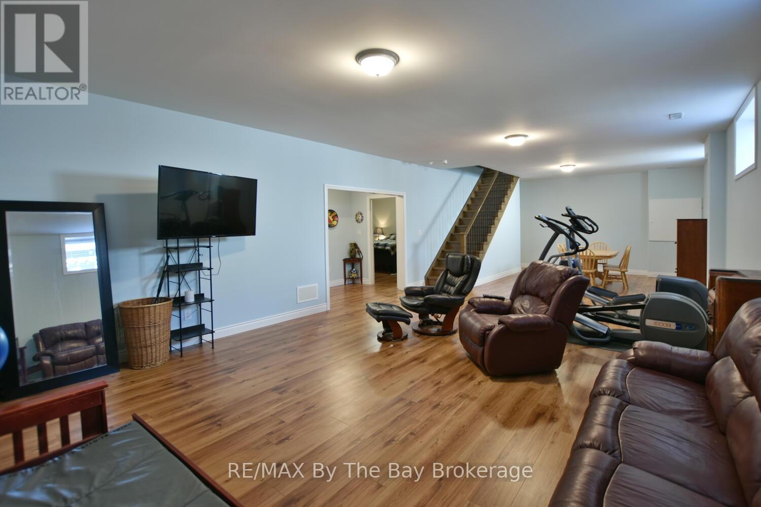 Photo 29 of 37 Wesley Avenue, Wasaga Beach ON