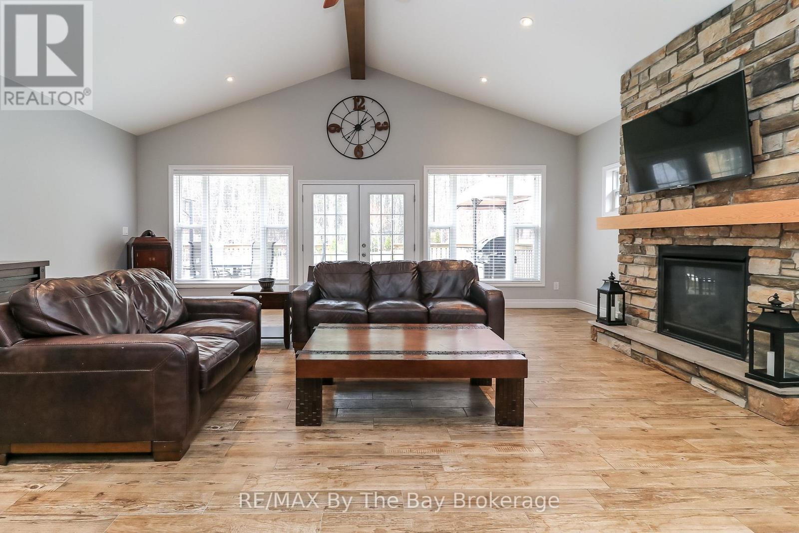 Photo 4 of 37 Wesley Avenue, Wasaga Beach ON