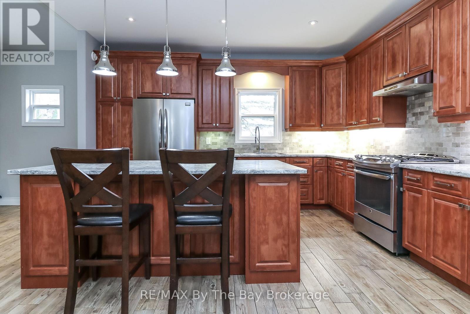 Photo 5 of 37 Wesley Avenue, Wasaga Beach ON