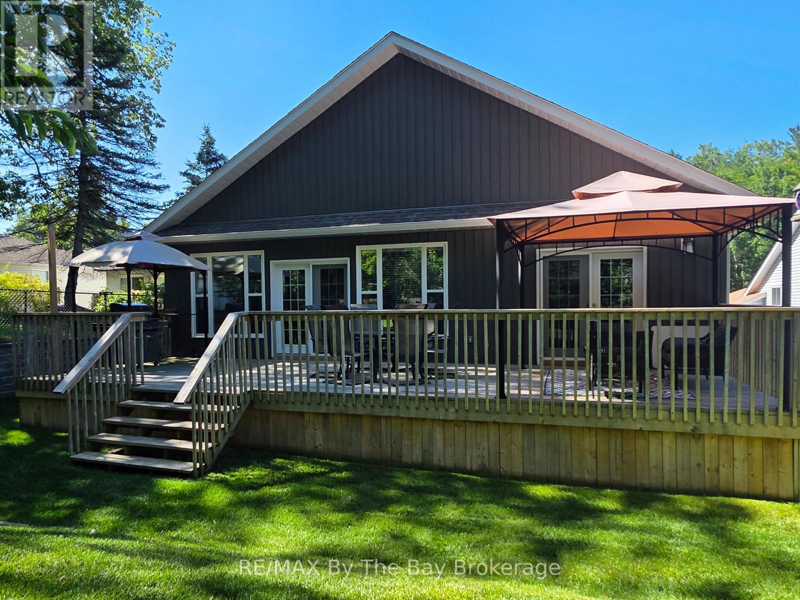 Photo 6 of 37 Wesley Avenue, Wasaga Beach ON