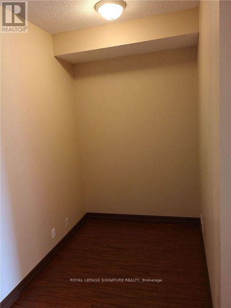 Photo 3 of 3208 220 Burnhamthorpe Road W, Mississauga ON