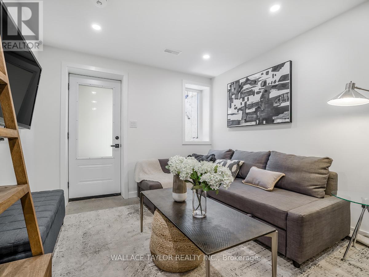 Photo 2 of Lower 193 Perth Avenue, Toronto ON