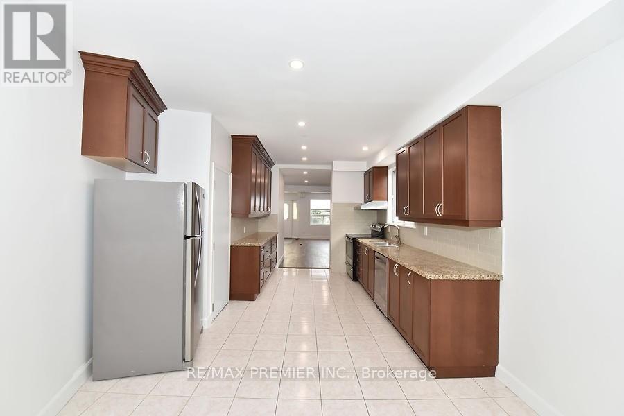 Photo 11 of 221 Belgravia Avenue, Toronto ON