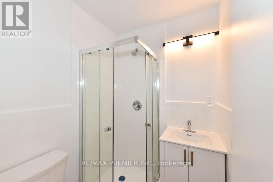Photo 17 of 221 Belgravia Avenue, Toronto ON