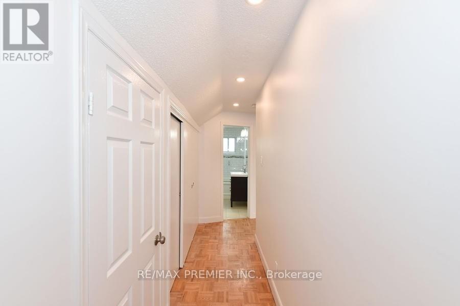 Photo 18 of 221 Belgravia Avenue, Toronto ON