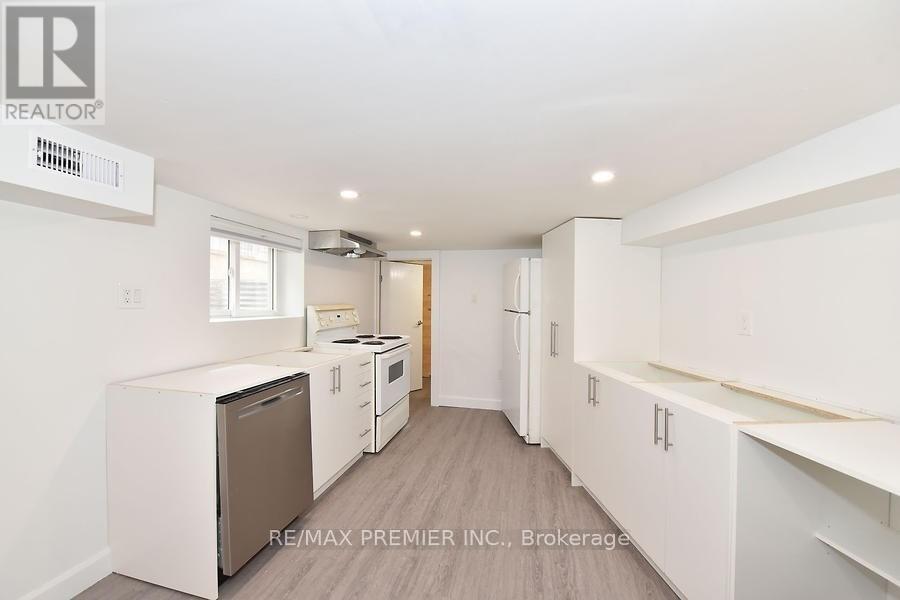 Photo 31 of 221 Belgravia Avenue, Toronto ON