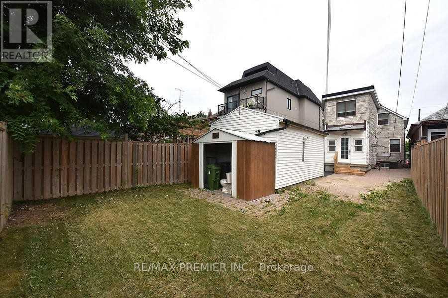 Photo 39 of 221 Belgravia Avenue, Toronto ON