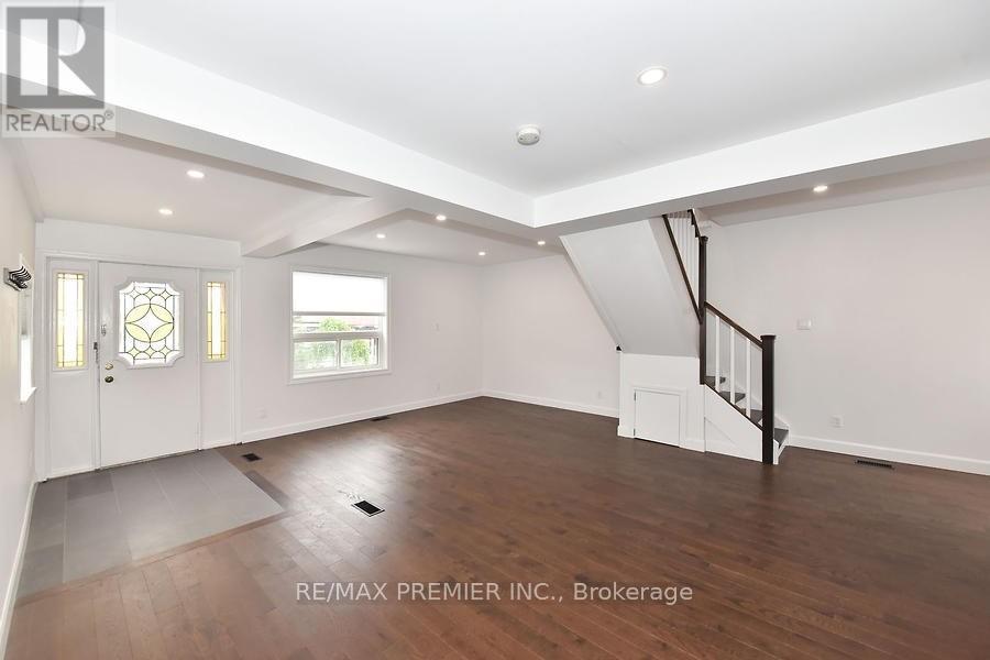 Photo 4 of 221 Belgravia Avenue, Toronto ON