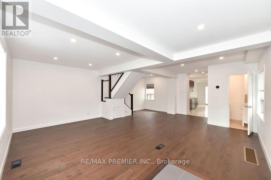 Photo 6 of 221 Belgravia Avenue, Toronto ON