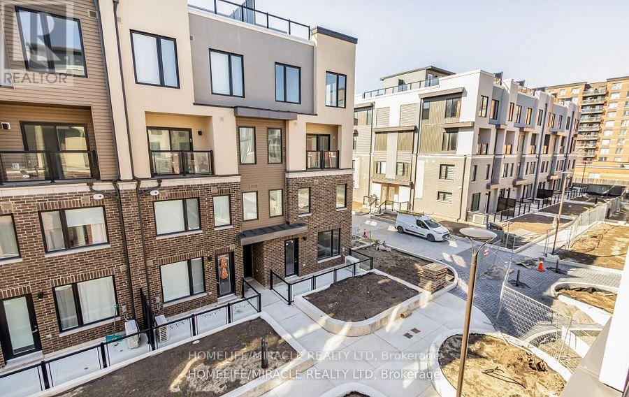 Photo 10 of 16 3415 Ridgeway Drive, Mississauga ON