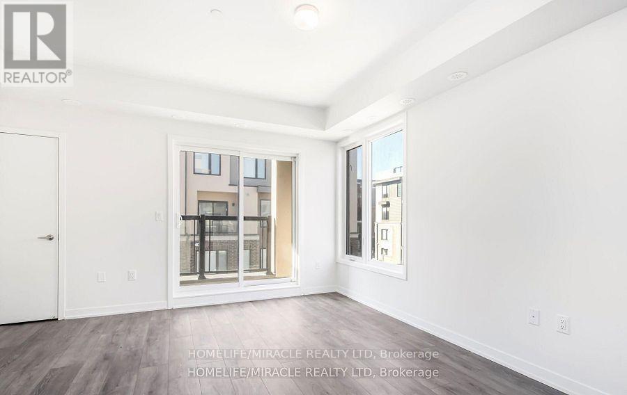 Photo 8 of 16 3415 Ridgeway Drive, Mississauga ON