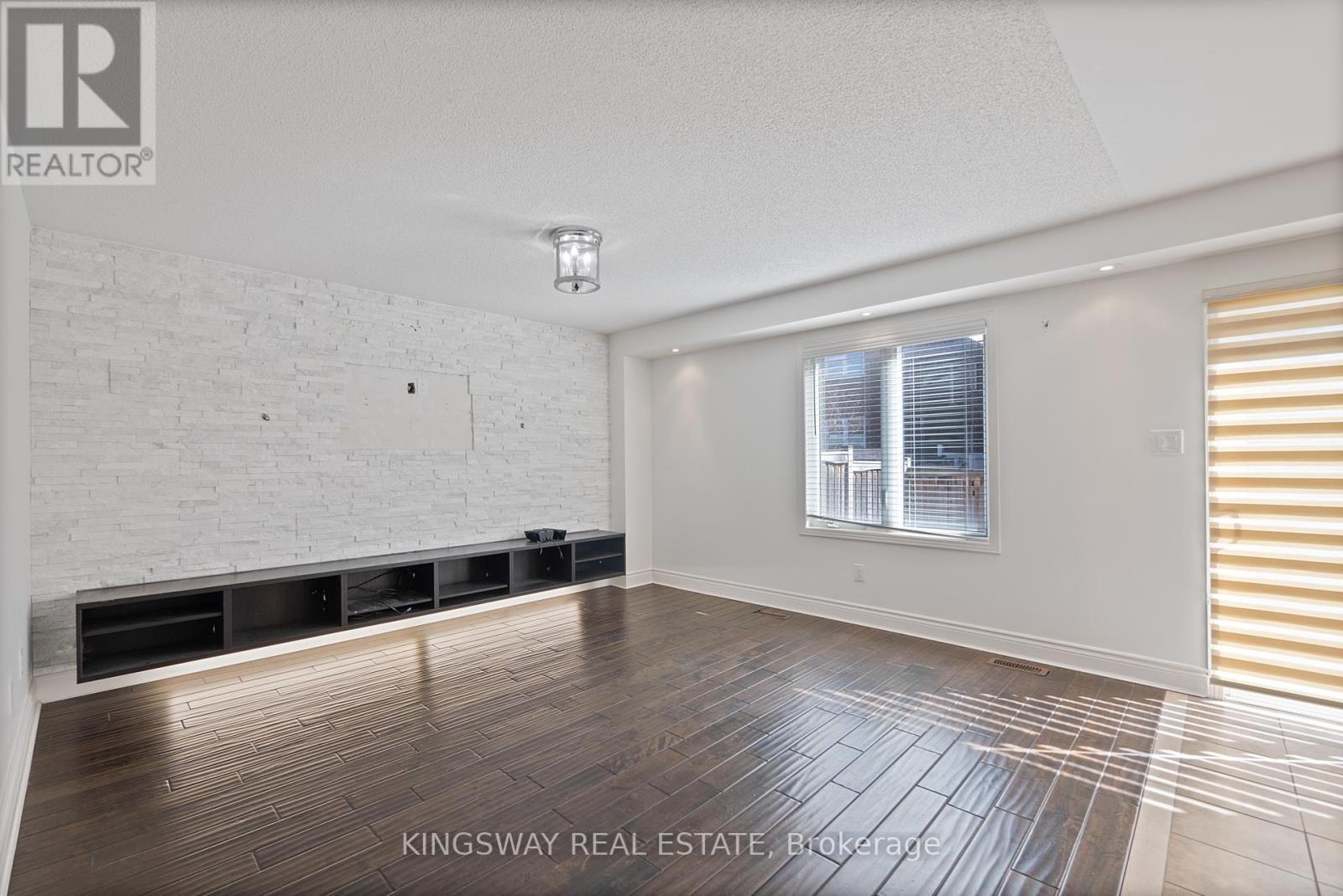 Photo 31 of 470 Savoline Boulevard, Milton ON