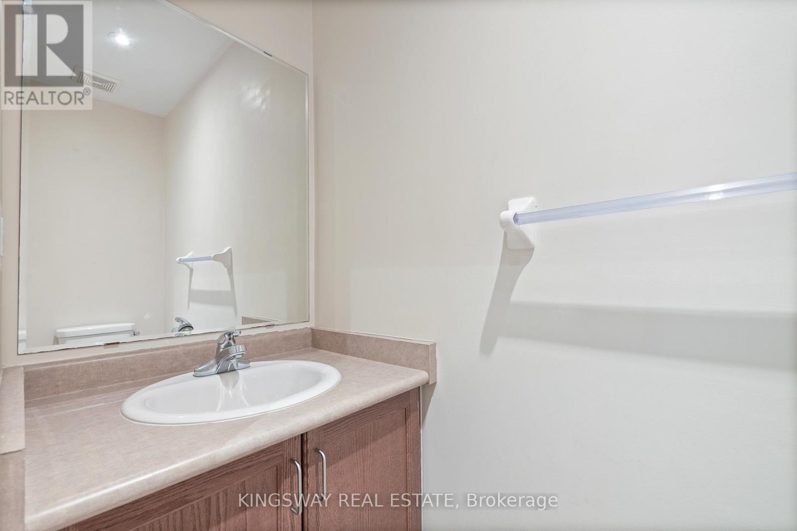 Photo 35 of 470 Savoline Boulevard, Milton ON