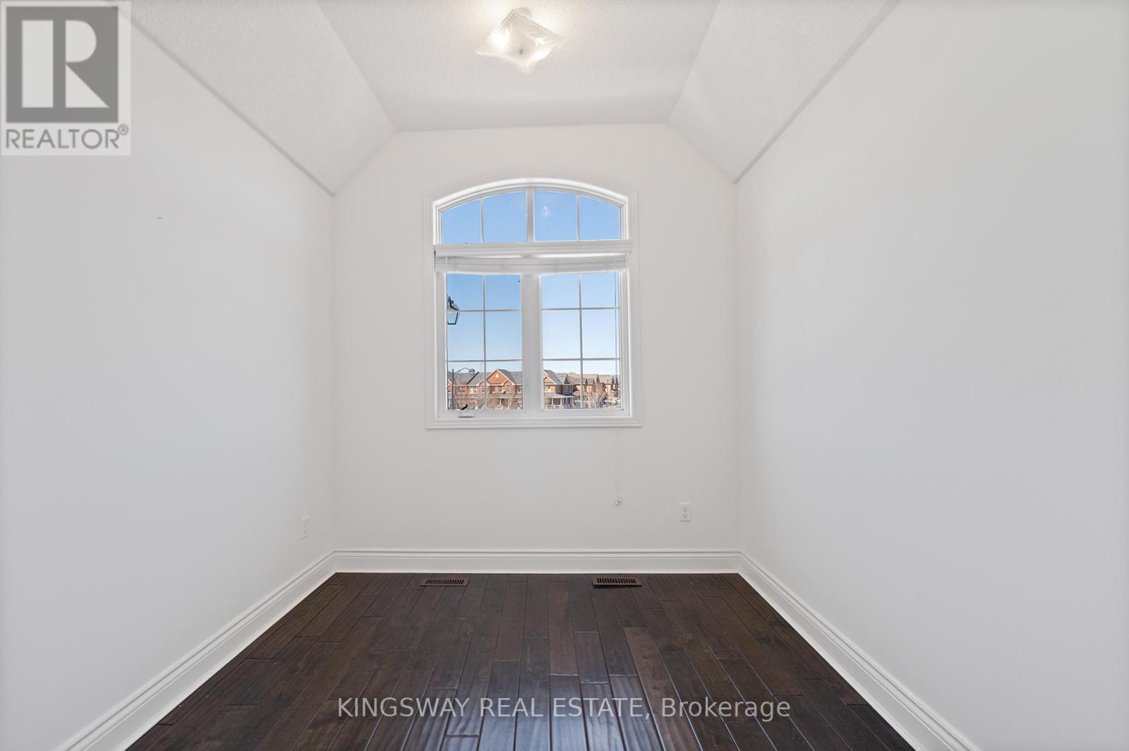 Photo 39 of 470 Savoline Boulevard, Milton ON