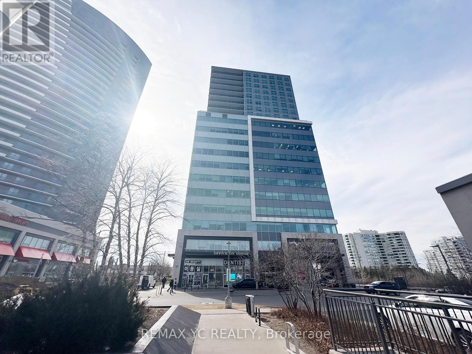 Photo 13 of 307 7191 Yonge Street, Markham ON