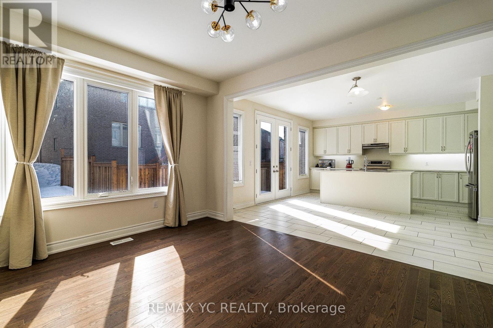 Photo 10 of 17 Hitching Post Lane, Georgina ON