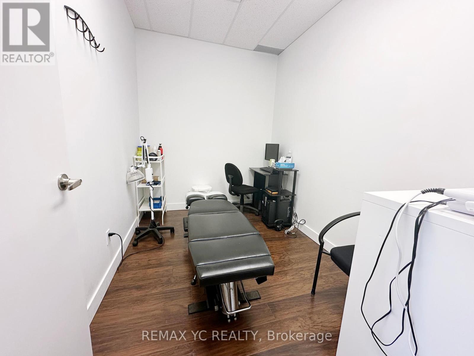 Photo 10 of 307 7191 Yonge Street, Markham ON