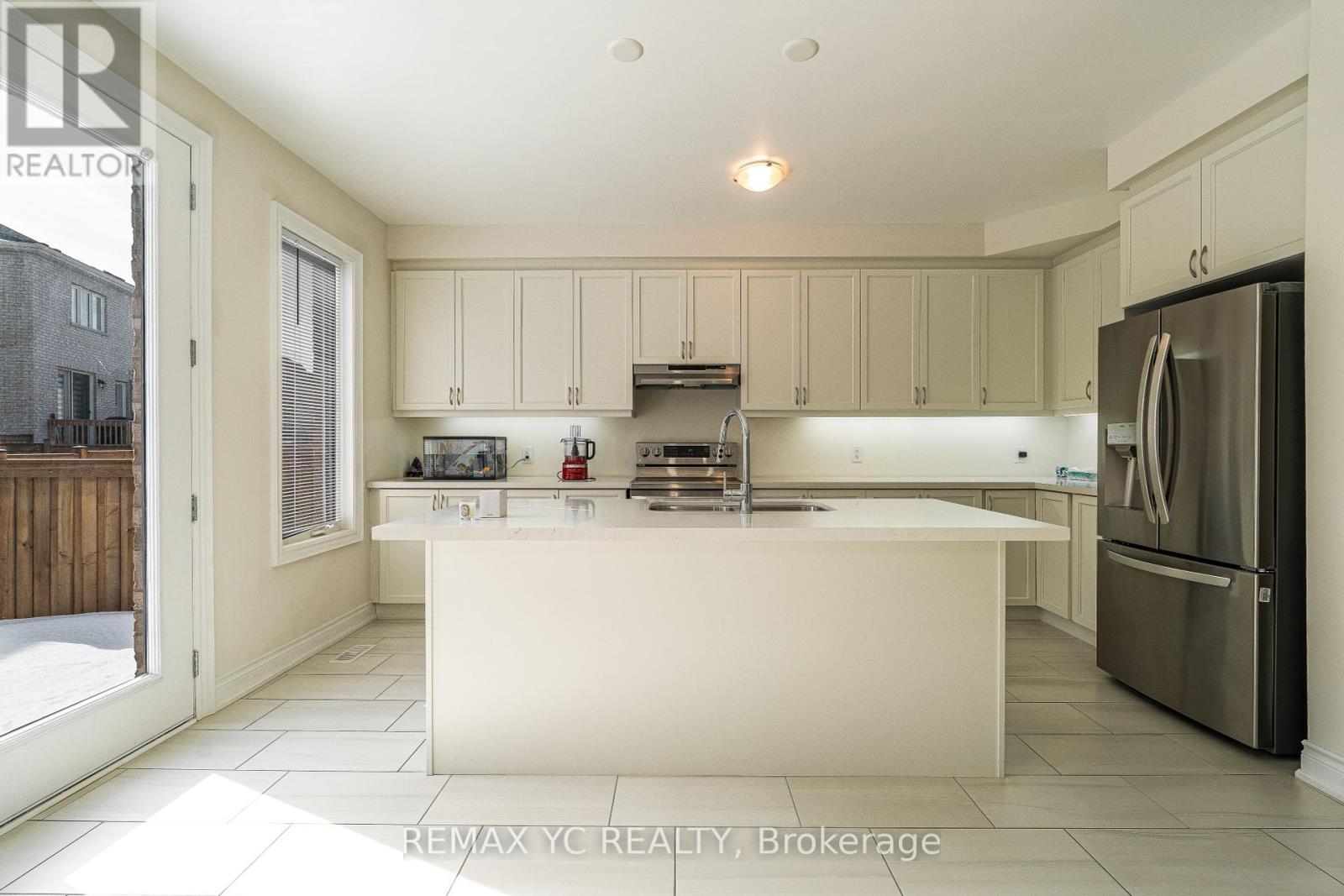 Photo 12 of 17 Hitching Post Lane, Georgina ON