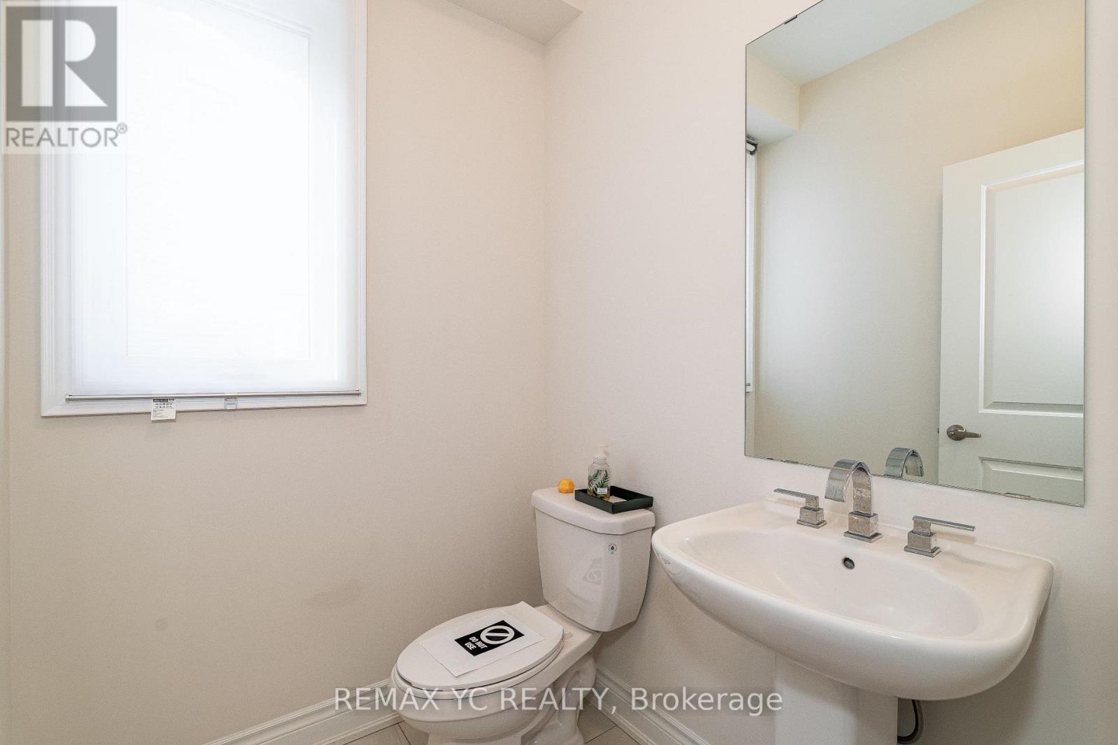 Photo 20 of 17 Hitching Post Lane, Georgina ON