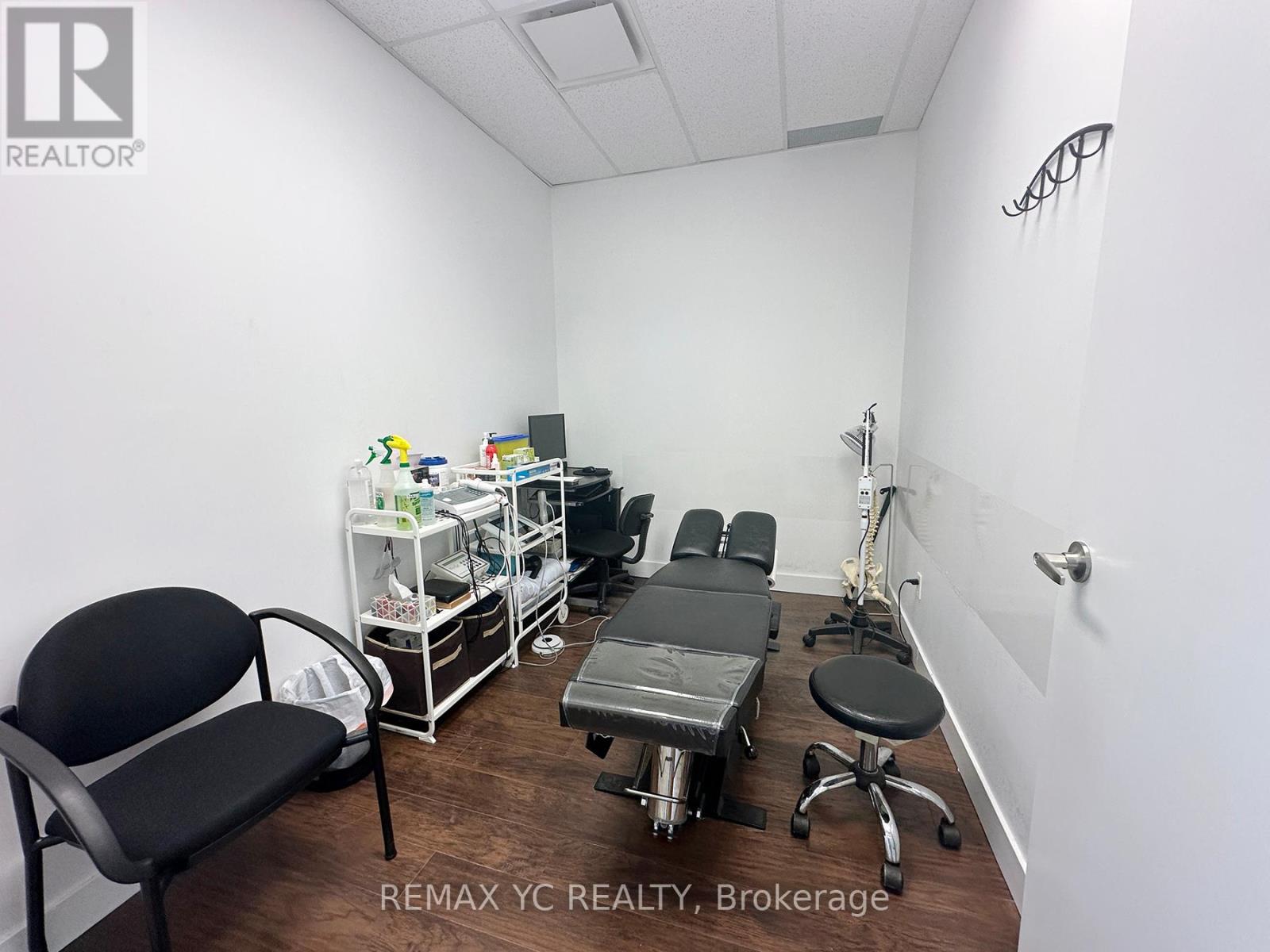 Photo 11 of 307 7191 Yonge Street, Markham ON