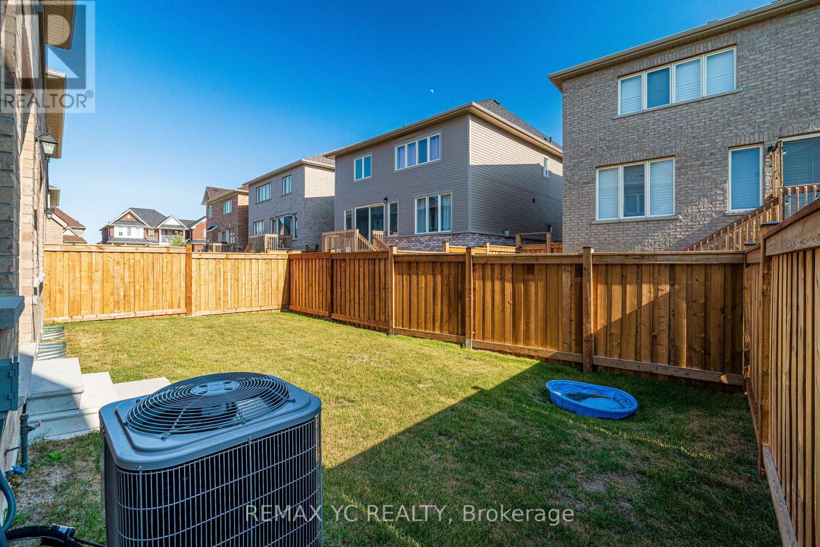Photo 6 of 17 Hitching Post Lane, Georgina ON
