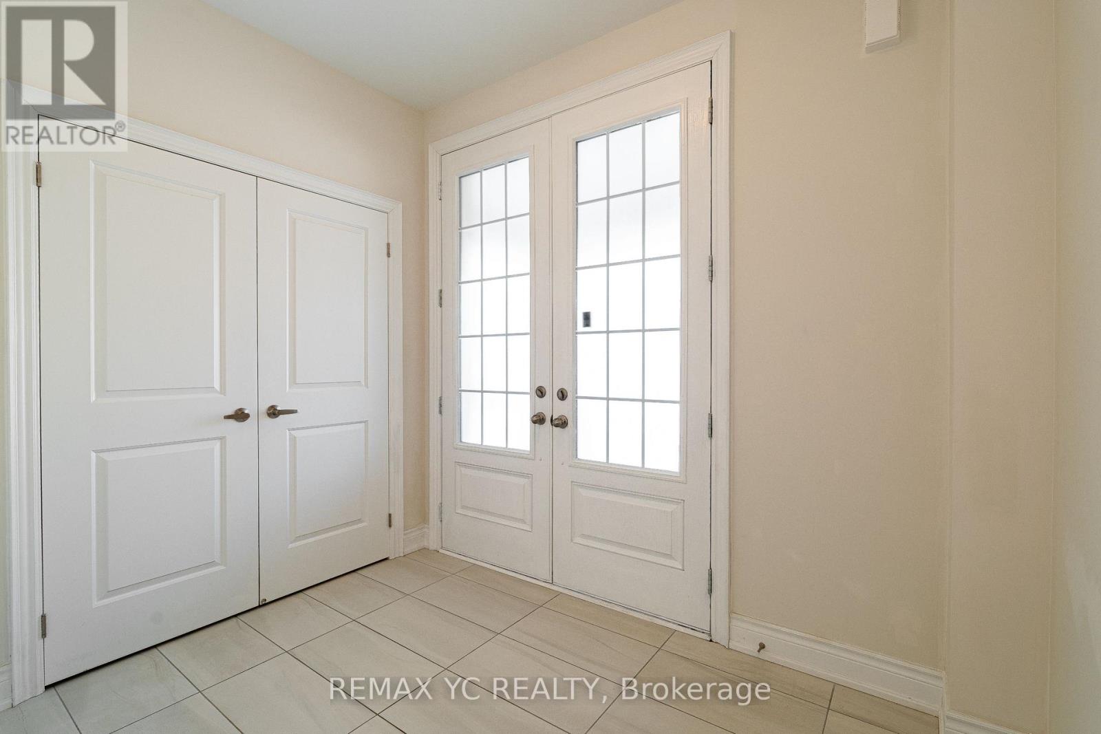 Photo 21 of 17 Hitching Post Lane, Georgina ON
