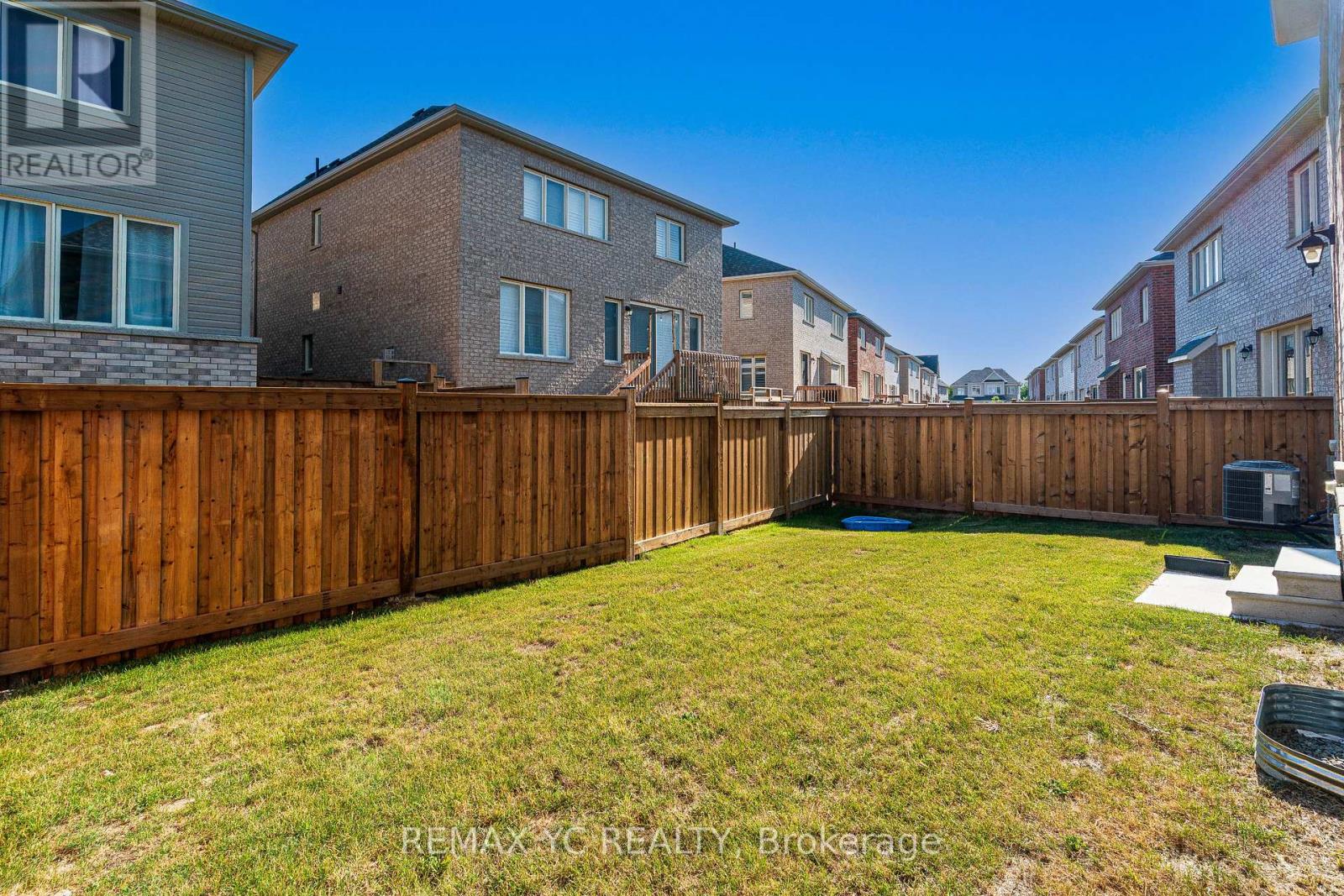 Photo 4 of 17 Hitching Post Lane, Georgina ON