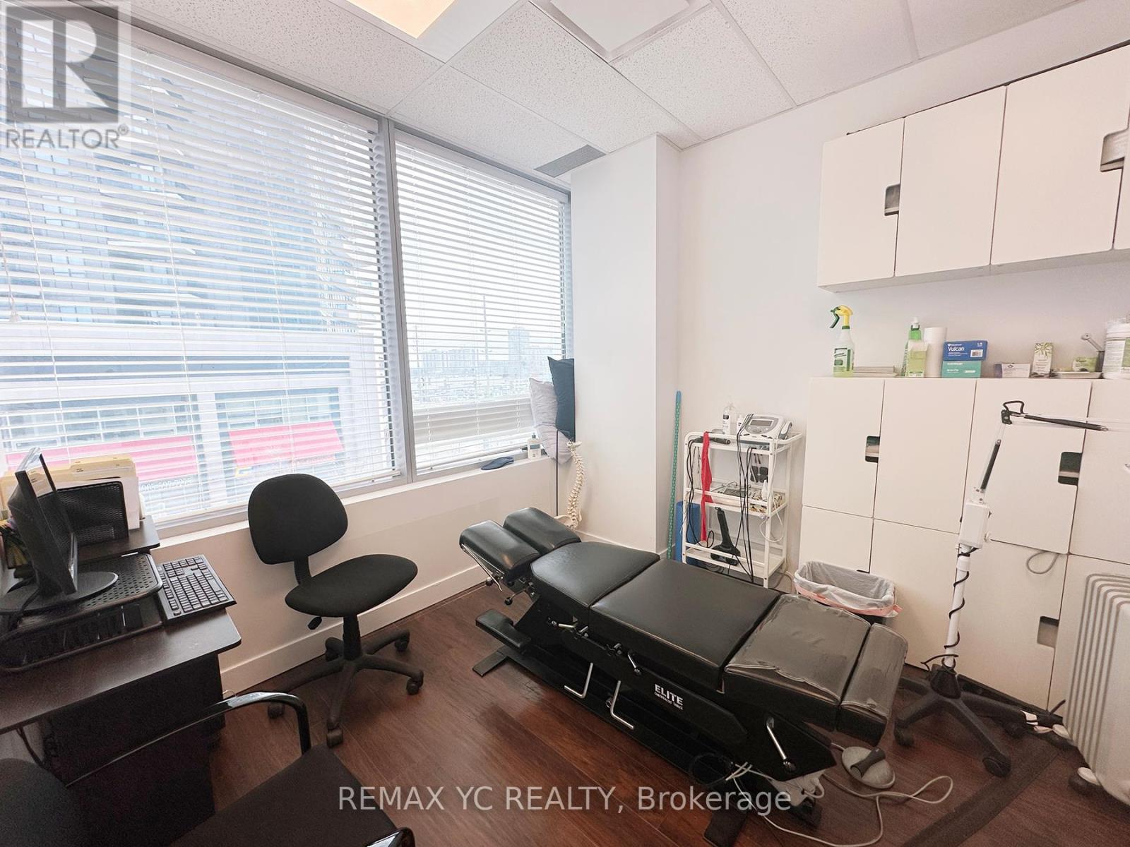 Photo 12 of 307 7191 Yonge Street, Markham ON