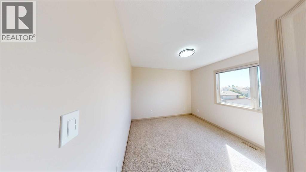 Photo 19 of 138 Southgate Boulevard S, Lethbridge AB