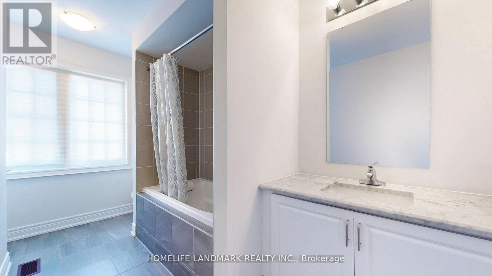 Photo 26 of 199 Seaview Heights, East Gwillimbury ON