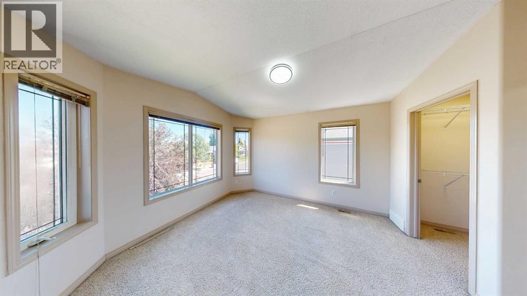 Photo 11 of 138 Southgate Boulevard S, Lethbridge AB