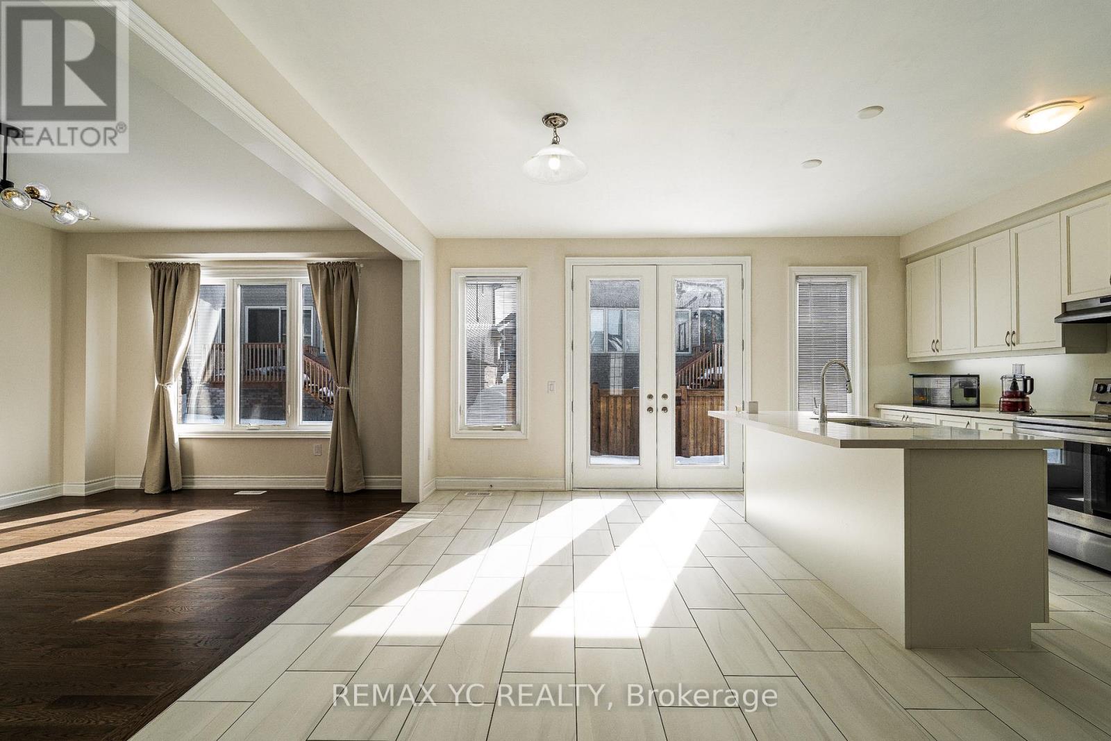 Photo 16 of 17 Hitching Post Lane, Georgina ON
