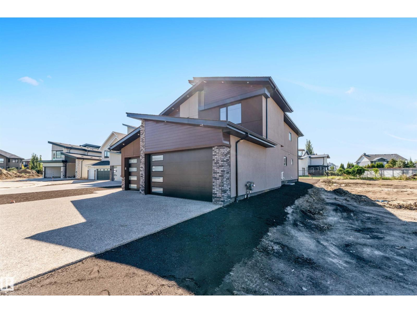 Photo 3 of 715 165 Av Ne, Edmonton AB