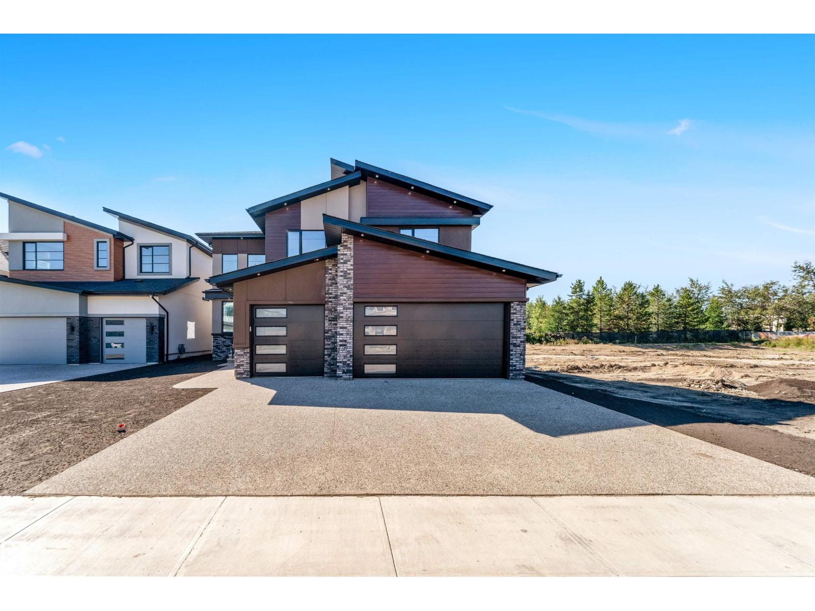 Photo 2 of 715 165 Av Ne, Edmonton AB