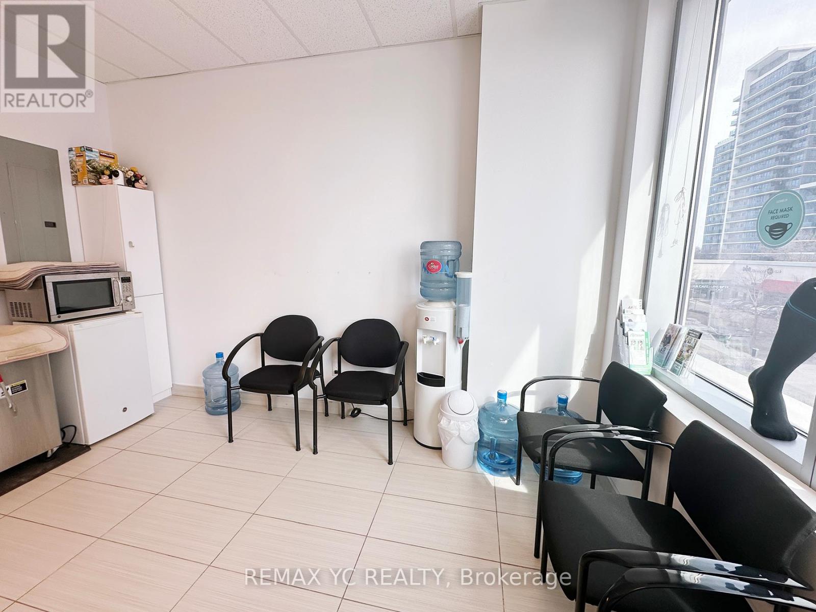 Photo 7 of 307 7191 Yonge Street, Markham ON