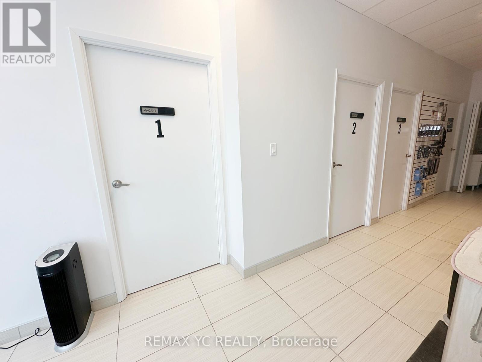 Photo 8 of 307 7191 Yonge Street, Markham ON