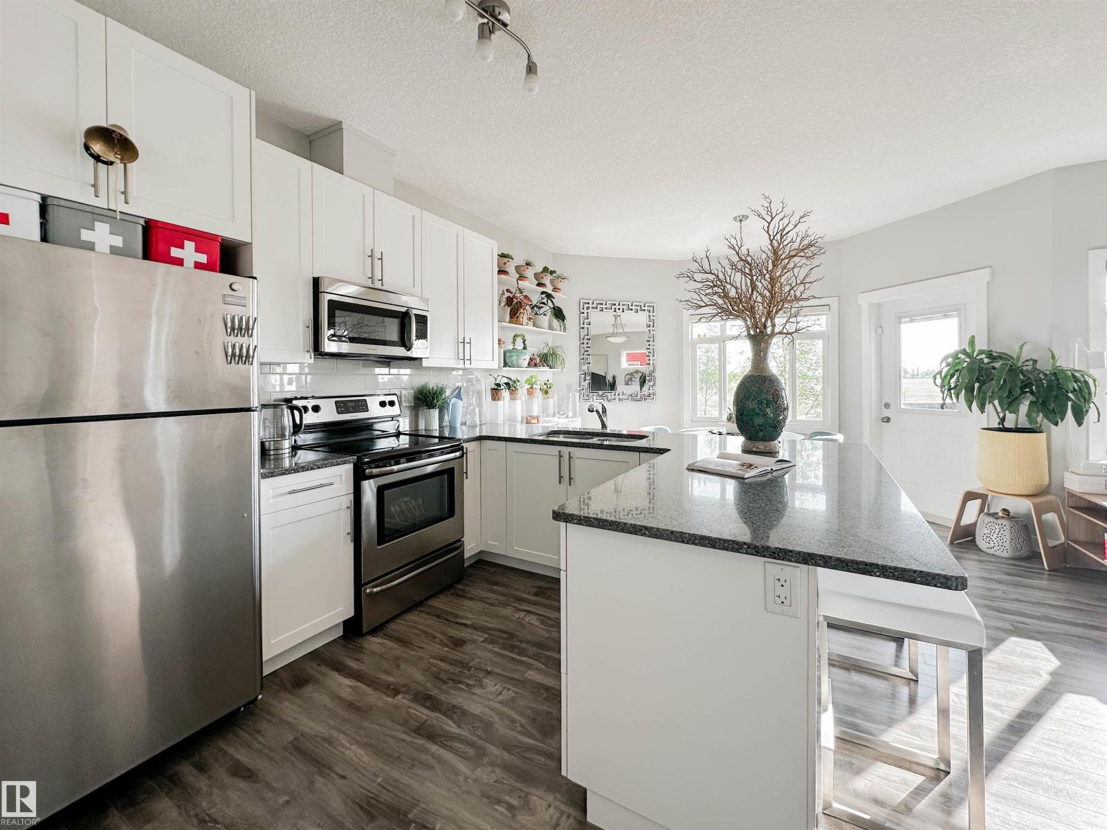 Photo 7 of 6 16537 130 A St Nw, Edmonton AB
