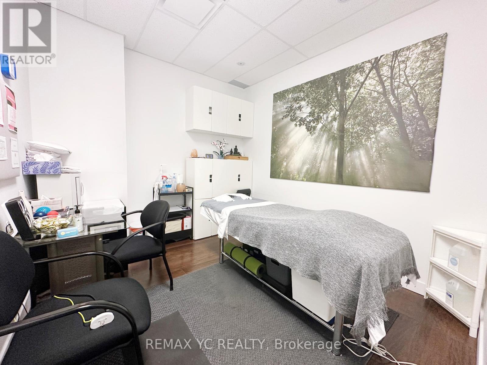 Photo 9 of 307 7191 Yonge Street, Markham ON