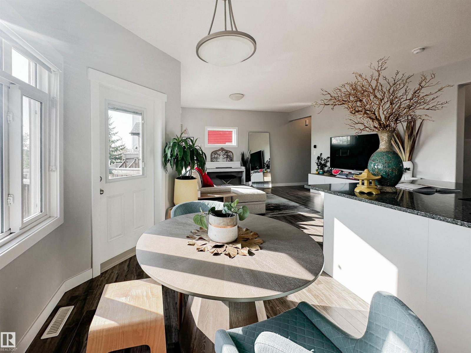 Photo 12 of 6 16537 130 A St Nw, Edmonton AB