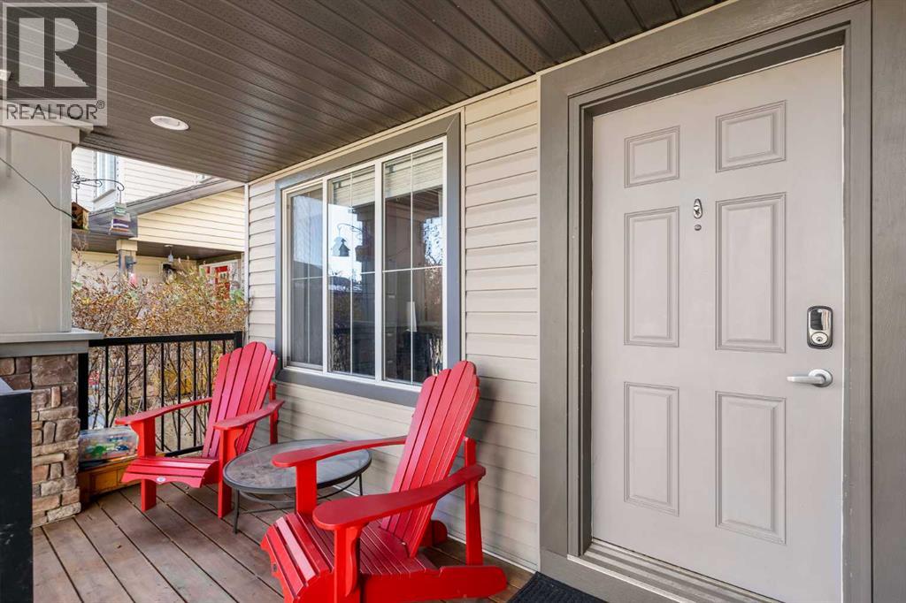 Photo 2 of 507 Westmount Close, Okotoks AB
