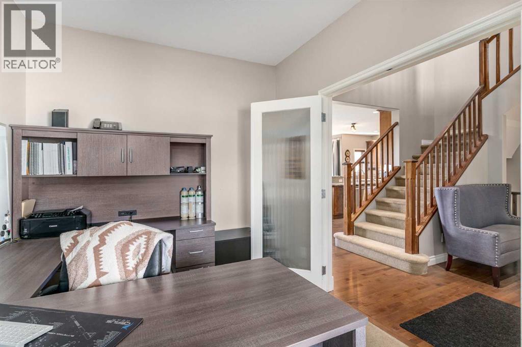 Photo 6 of 507 Westmount Close, Okotoks AB