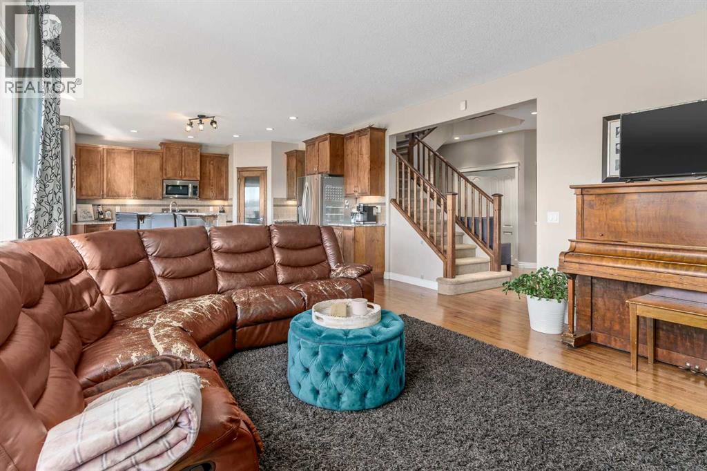 Photo 9 of 507 Westmount Close, Okotoks AB